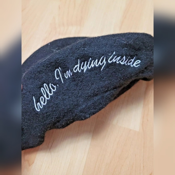 Hot Topic "Hello, I'm dying inside" beret - Picture 1 of 5